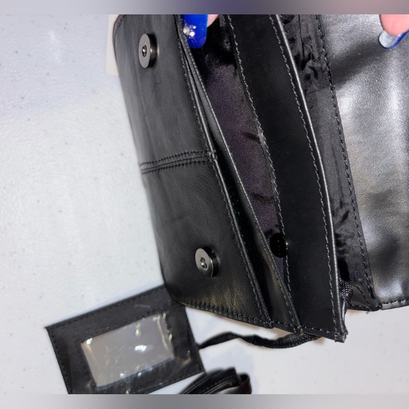 Sleek Black Messenger Bag with Adjustable Strap and Durable Material - Picture 6 of 9